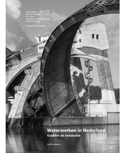 Waterwerken in Nederland - Theo van Oeffelt en Bernard Hulsman