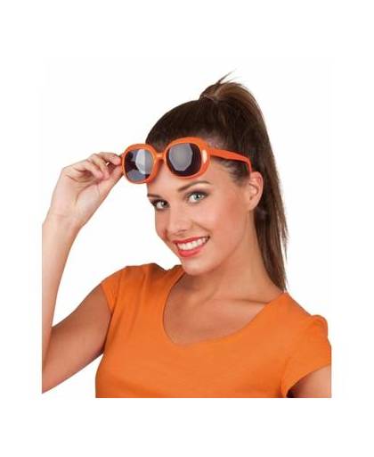 Oranje bril met vierkante glazen