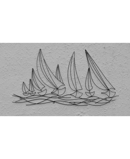 Tuindecoratie - wanddecoratie - metaal - watersport - zeilboten - skûtsjesilen - water - zwart - modern - gestileerd - 90 x 50 cm