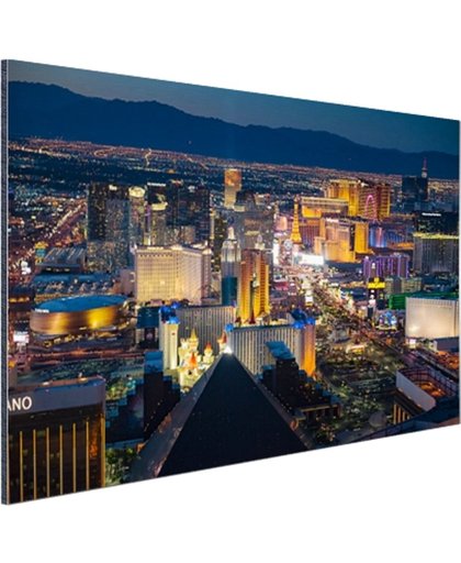 Luchtfoto verlicht stadsbeeld Las Vegas Aluminium 90x60 cm - Foto print op Aluminium (metaal wanddecoratie)