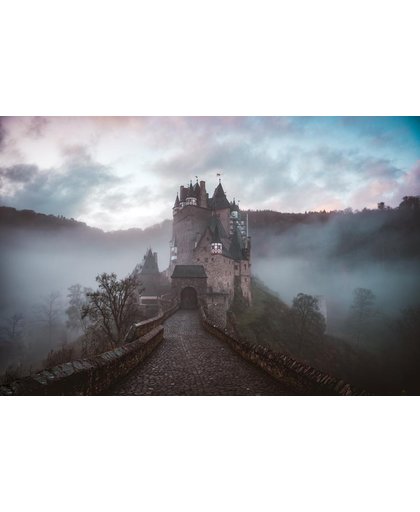 Kastelen Behang | Mysterieus kasteel in mist | 375 x 250 cm | Extra Sterk Vinyl Behang