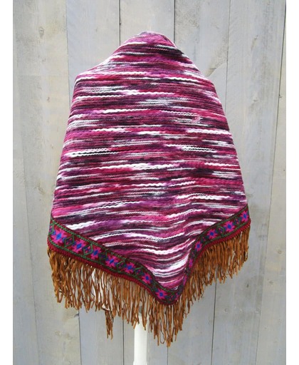 Ibiza driehoek shawl met verschillende tinten roze en paars.