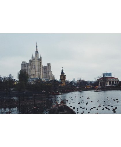 Moskou Behang | Klein meer in de stad van Moskou | 375 x 250 cm | Extra Sterk Vinyl Behang