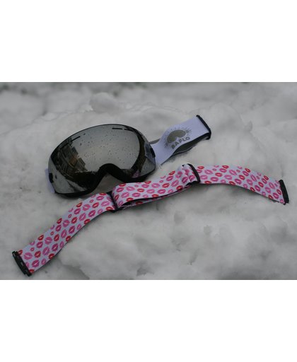 Combinatiepakket van zwarte Skibril met zilveren spiegelglas, extra zelfontworpen kusjes band en een beschermdoos