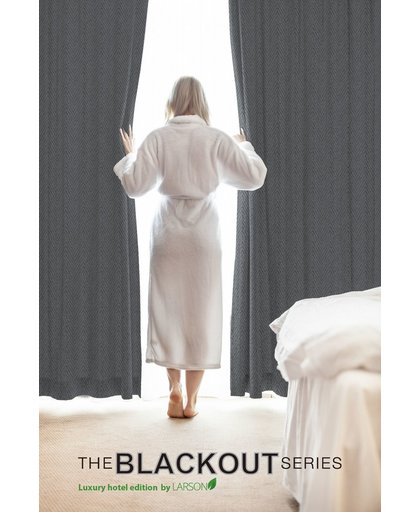 Larson - Luxe hotel serie - blackout gordijn met visgraat motief – incl. ringen - licht grijs – 3.0x2.5m – Verduisterend & kant en klaar – per stuk