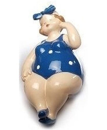 Beeld zittende dikke dame met blauw/wit  badpak 12 cm