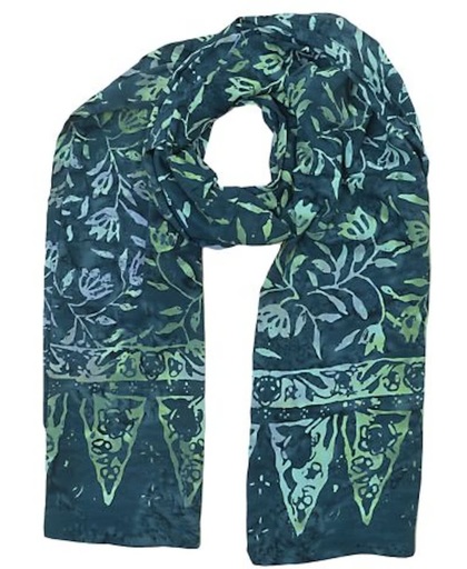 Mooie hippe sjaal gemaakt van sarongstof in de kleuren zwart groen blauw paars versierd met vlinders lengte 175 cm breedte 65 cm.