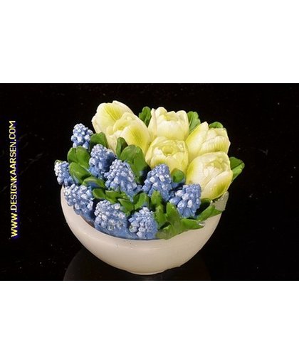 Schaaltje met tulpen WIT en blauwe druifjes, KAARS