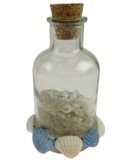 Flesje rond gevuld met zand en schelpen