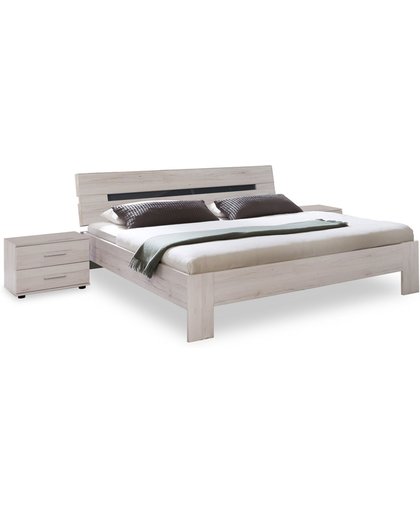 Beter Bed | Basic complete slaapkamer Arillo met nachtkasten, lattenbodems en matras