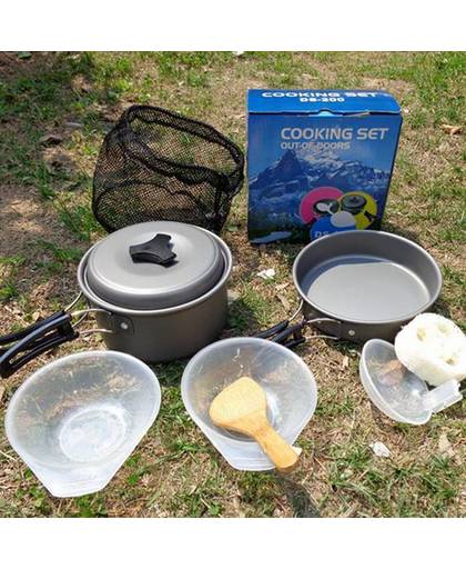 Outdoor camping pannenset met kookgerei