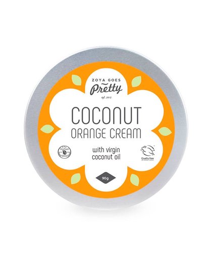 Koudgeperste kokosolie heeft een zoete tropische geur en een gladde textuur. Zoya Goes Pretty Coconut Oil verzorgt droog en beschadigd haar en maakt het weer glanzend, zacht en makkelijk doorkambaar. Zeer geschikt voor lichaamsmassages, het zorgt voor een
