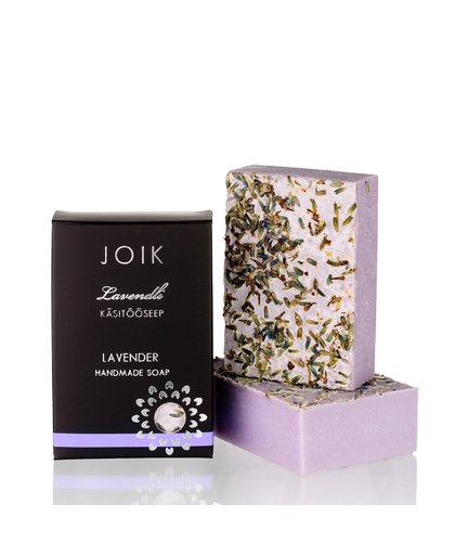 De Lavender Handmade Soap van Joik geeft u een privé relax arrangement thuis. De zeep ruikt heerlijk naar lavendel en is versierd met echte lavendelknoppen. Joik Zeep 100.0 g
