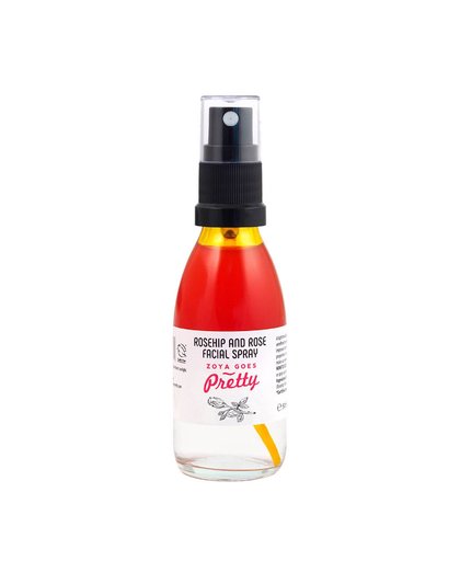 Zoya Goes Pretty Rosehip & Rose Facial Spray is een lichte, hydraterende spray voor gezicht en lichaam met biologische rozenwater, ongeraffineerde rozenbottelolie en biologische rozenolie. Het wordt snel opgenomen door de huid, verbetert de teint en is ee