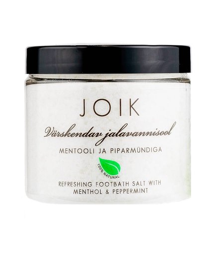 Deze Refreshing Footbath Salt Menthol & Peppermint van JOIK met mineraalrijk zeezout, magnesium sulfaat en essentiële oliën van menthol en pepermunt is een heerlijk verwenmoment op een hete zomerdag of na een lange dag lopen. Essentiële oliën van menthol 