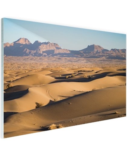 Woestijngebied met bergen Iran Glas 180x120 cm - Foto print op Glas (Plexiglas wanddecoratie)