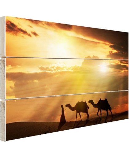 FotoCadeau.nl - Arabische man en kamelen zonsondergang Hout 30x20 cm - Foto print op Hout (Wanddecoratie)