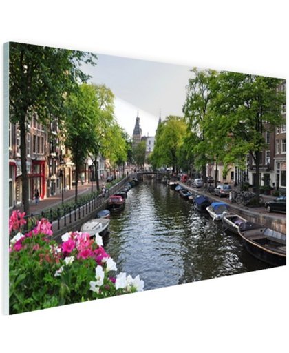 FotoCadeau.nl - Zomerse gracht in Amsterdam Glas 120x80 cm - Foto print op Glas (Plexiglas wanddecoratie)