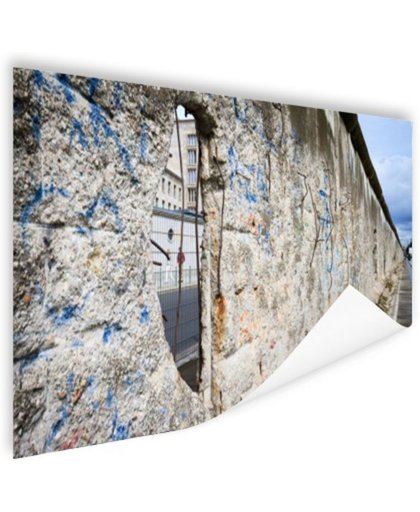 FotoCadeau.nl - Berlijnse muur met gat Poster 60x40 cm - Foto print op Poster (wanddecoratie)