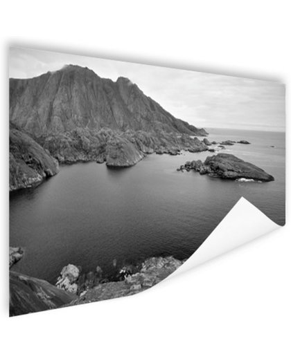 FotoCadeau.nl - Scandinavische kust zwart-wit  Poster 90x60 cm - Foto print op Poster (wanddecoratie)