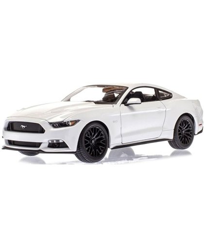 Modelauto Ford 2015 Mustang GT wit 1:36