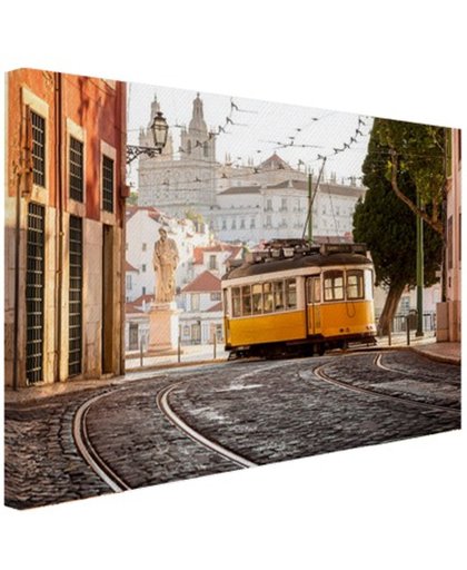 FotoCadeau.nl - Tram in Lissabon Canvas 80x60 cm - Foto print op Canvas schilderij (Wanddecoratie)