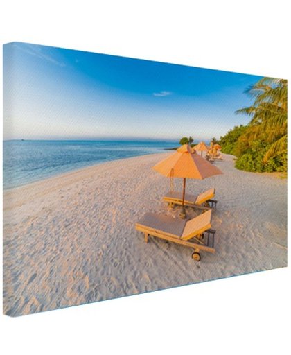 FotoCadeau.nl - Caribisch strand met strandstoel Canvas 30x20 cm - Foto print op Canvas schilderij (Wanddecoratie)