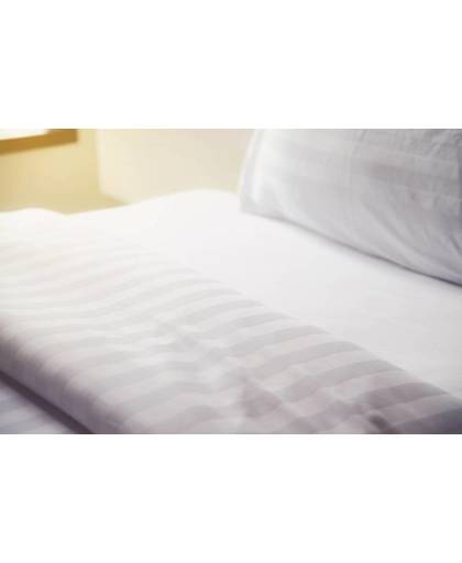 Nightlife Concept Dekbedovertrek Hotel Stripe 140x220cm - Microvezel - Wit