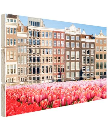 FotoCadeau.nl - Pakhuizen met tulpen op de voorgrond Hout 80x60 cm - Foto print op Hout (Wanddecoratie)