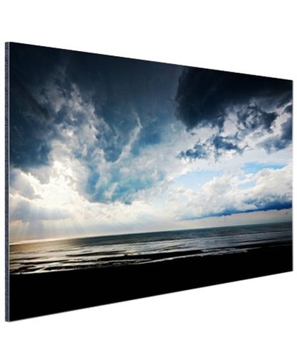 FotoCadeau.nl - Dramatisch licht en wolken boven zee Aluminium 90x60 cm - Foto print op Aluminium (metaal wanddecoratie)