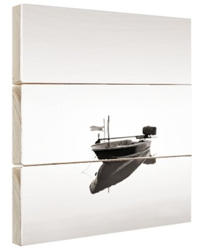 FotoCadeau.nl - Boot in kalm water zwart-wit print Hout 100x100 cm - Foto print op Hout (Wanddecoratie)