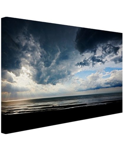 FotoCadeau.nl - Dramatisch licht en wolken boven zee Canvas 120x80 cm - Foto print op Canvas schilderij (Wanddecoratie)