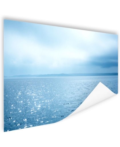 FotoCadeau.nl - Zonlicht weerspiegelt op de zee Poster 90x60 cm - Foto print op Poster (wanddecoratie)
