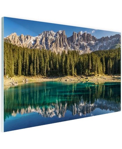 FotoCadeau.nl - Dolomieten Lago Carezza Italië Glas 120x80 cm - Foto print op Glas (Plexiglas wanddecoratie)