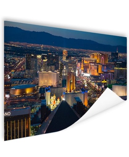 FotoCadeau.nl - Luchtfoto verlicht stadsbeeld Las Vegas Poster 90x60 cm - Foto print op Poster (wanddecoratie)