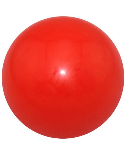 Een solide rubberen bal waar je samen met de hond kunt spelen in de kleur rood.