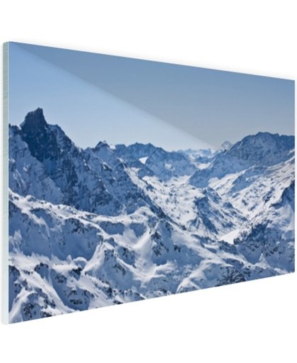 FotoCadeau.nl - Besneeuwde bergen in de winter Glas 120x80 cm - Foto print op Glas (Plexiglas wanddecoratie)