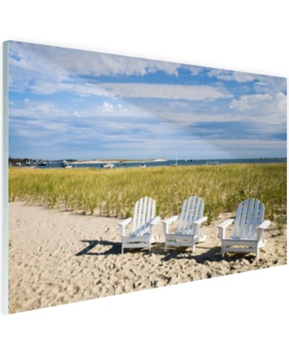 FotoCadeau.nl - Drie typische strandstoelen op strand Glas 60x40 cm - Foto print op Glas (Plexiglas wanddecoratie)