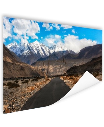 FotoCadeau.nl - Eindeloze weg richting de Himalaya Poster 120x80 cm - Foto print op Poster (wanddecoratie)
