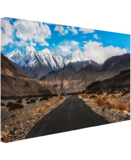 Eindeloze weg richting de Himalaya Canvas 180x120 cm - Foto print op Canvas schilderij (Wanddecoratie)