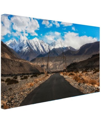 Eindeloze weg richting de Himalaya Canvas 180x120 cm - Foto print op Canvas schilderij (Wanddecoratie)