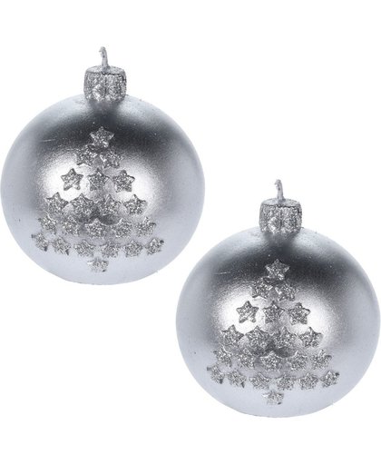 2x Kerst decoratie kaars zilveren kerstballen