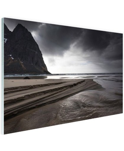 FotoCadeau.nl - Donkere lucht boven strand Glas 120x80 cm - Foto print op Glas (Plexiglas wanddecoratie)