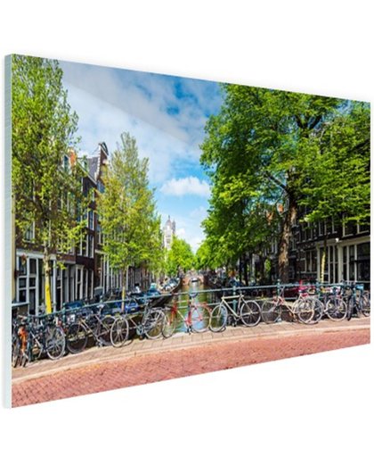 Brug met fietsen over gracht Amsterdam Glas 30x20 cm - Foto print op Glas (Plexiglas wanddecoratie)