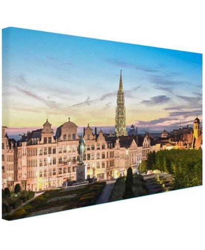 FotoCadeau.nl - Brussel skyline in schemering Canvas 30x20 cm - Foto print op Canvas schilderij (Wanddecoratie)