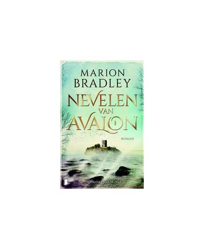 Nevelen van Avalon. het leven van koning Arthur door de ogen van de vrouwen in zijn leven, Marion Zimmer Zimmer Bradley, Paperback