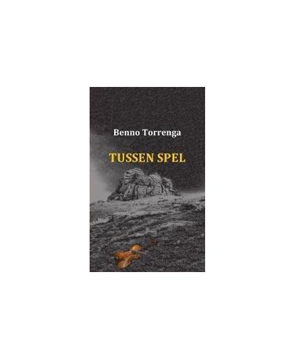 TUSSEN SPEL. Torrenga, Benno, Paperback