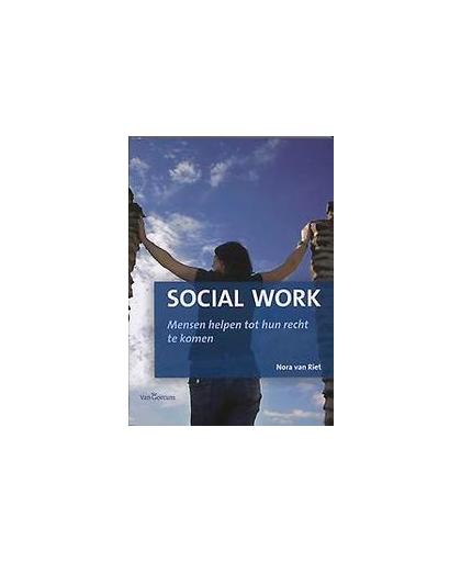 Social Work. Mensen helpen tot hun recht te komen, Van Riet, Nora, Paperback