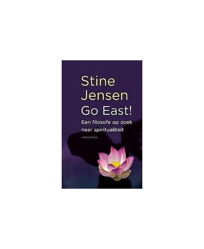 Go east. een filosoof reist door de wereld van yoga, mindfulness en spiritualiteit, Stine Jensen, Paperback