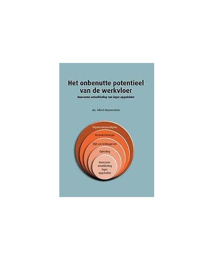 Het onbenutte potentieel van de werkvloer. duurzame ontwikkeling van lager opgeleiden, Nieuwenhuis, Albert, Paperback